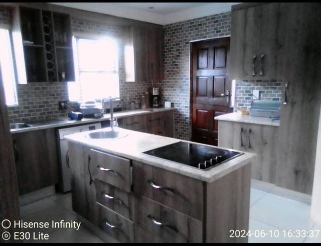 3 BEDROOM HOUSE FOR SALE IN THE ORCHARDS